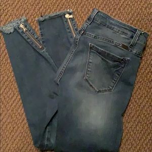 Kancan women’s jeans, size 29 W11  zipper detail